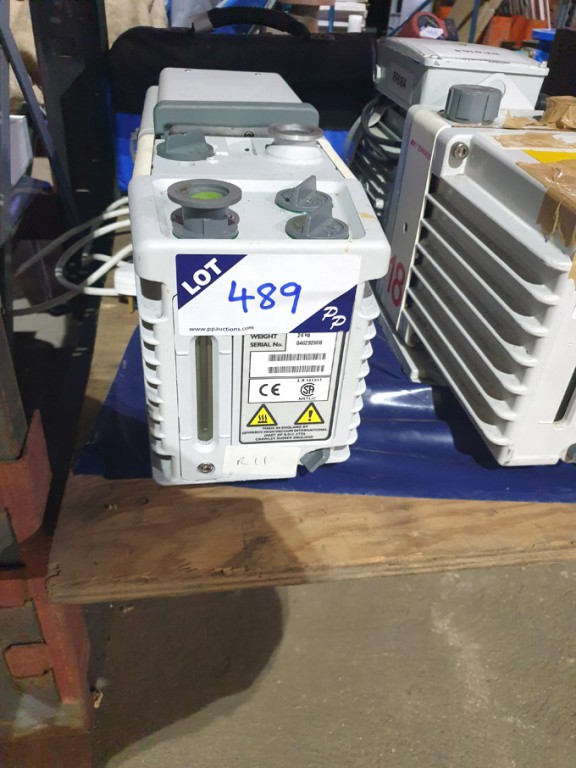 Edwards RV5 vacuum pump - lot located at: PP Saler...