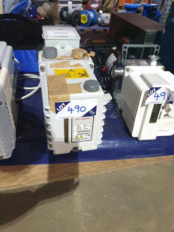 Edwards E2M18 vacuum pump - lot located at: PP Sal...