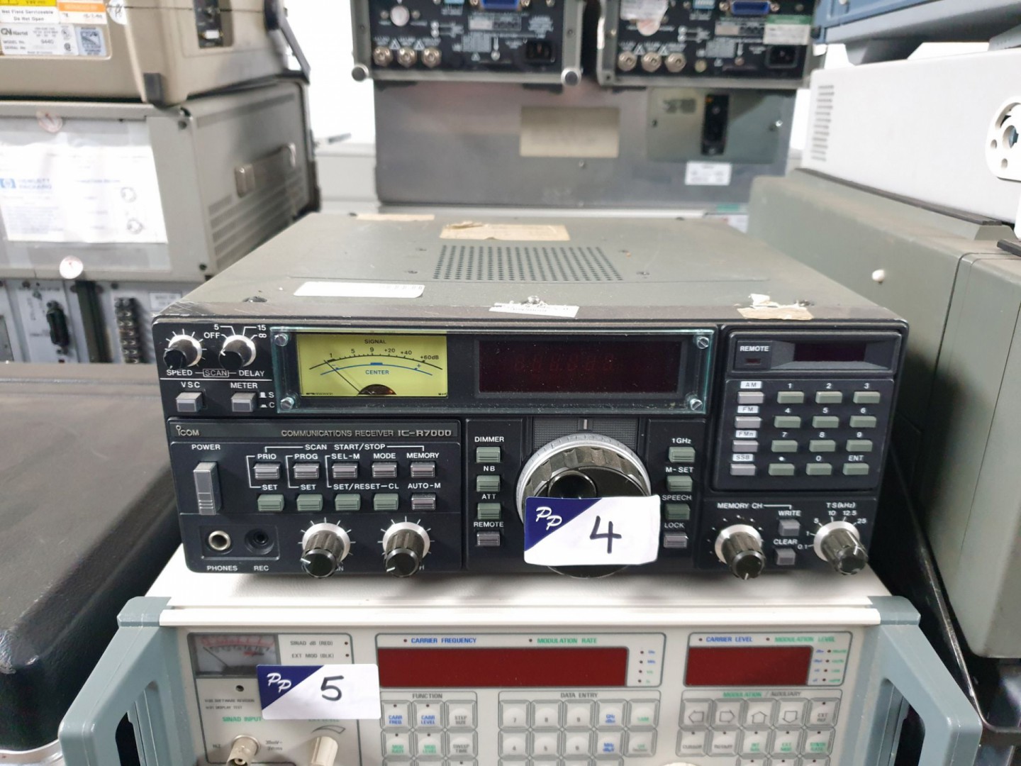 Icom IC-R7000 communications receiver (C32)