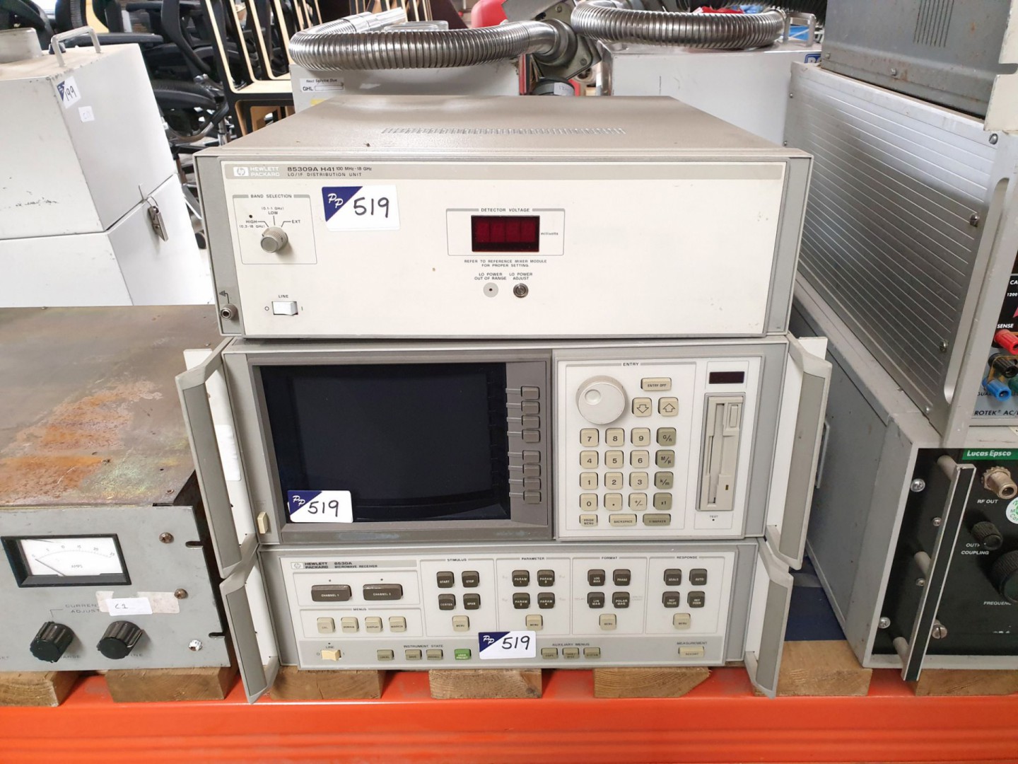 HP 8530A microwave receiver with display section &...
