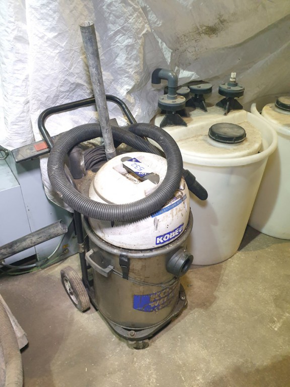 Kobe industrial wet / dry hoover, 240v - lot locat...