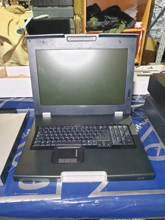 HP TFT 7600 rack type monitor, keyboard