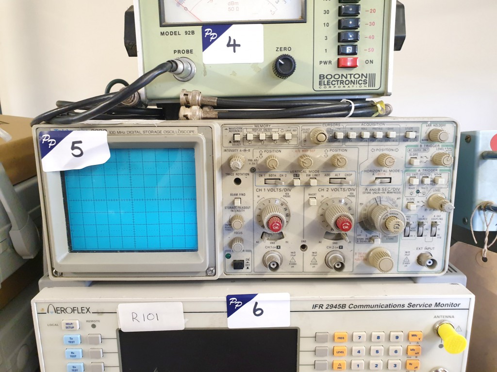 Tektronix 2230 100MHz digital storage oscilloscope
