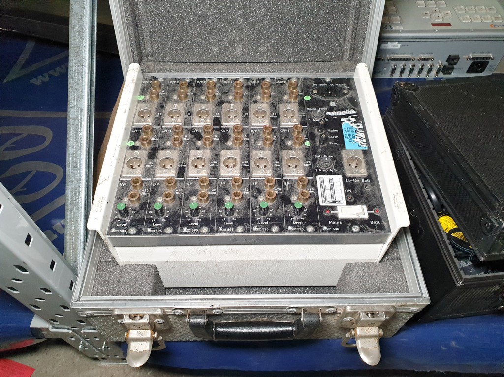 Glensound GSOD1/131 mains audio console in transit...