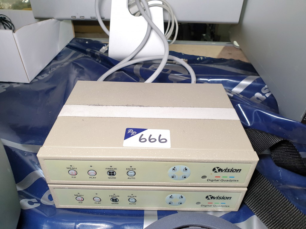2x X-Vision digital quadplex