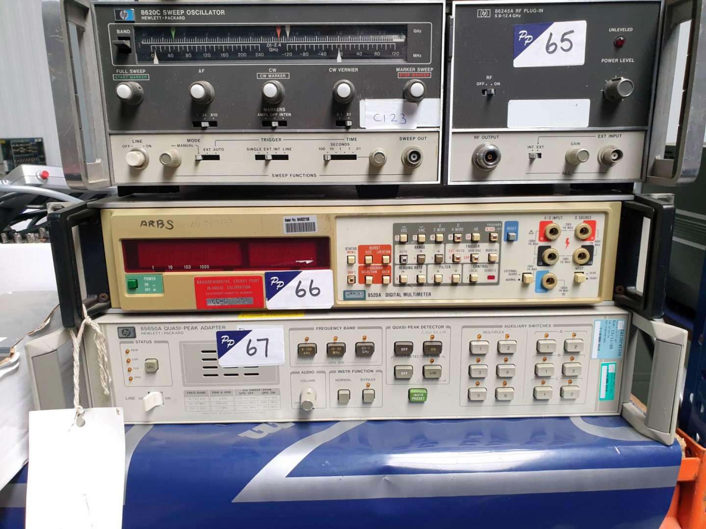 Fluke 8520A digital multimeter (R225)