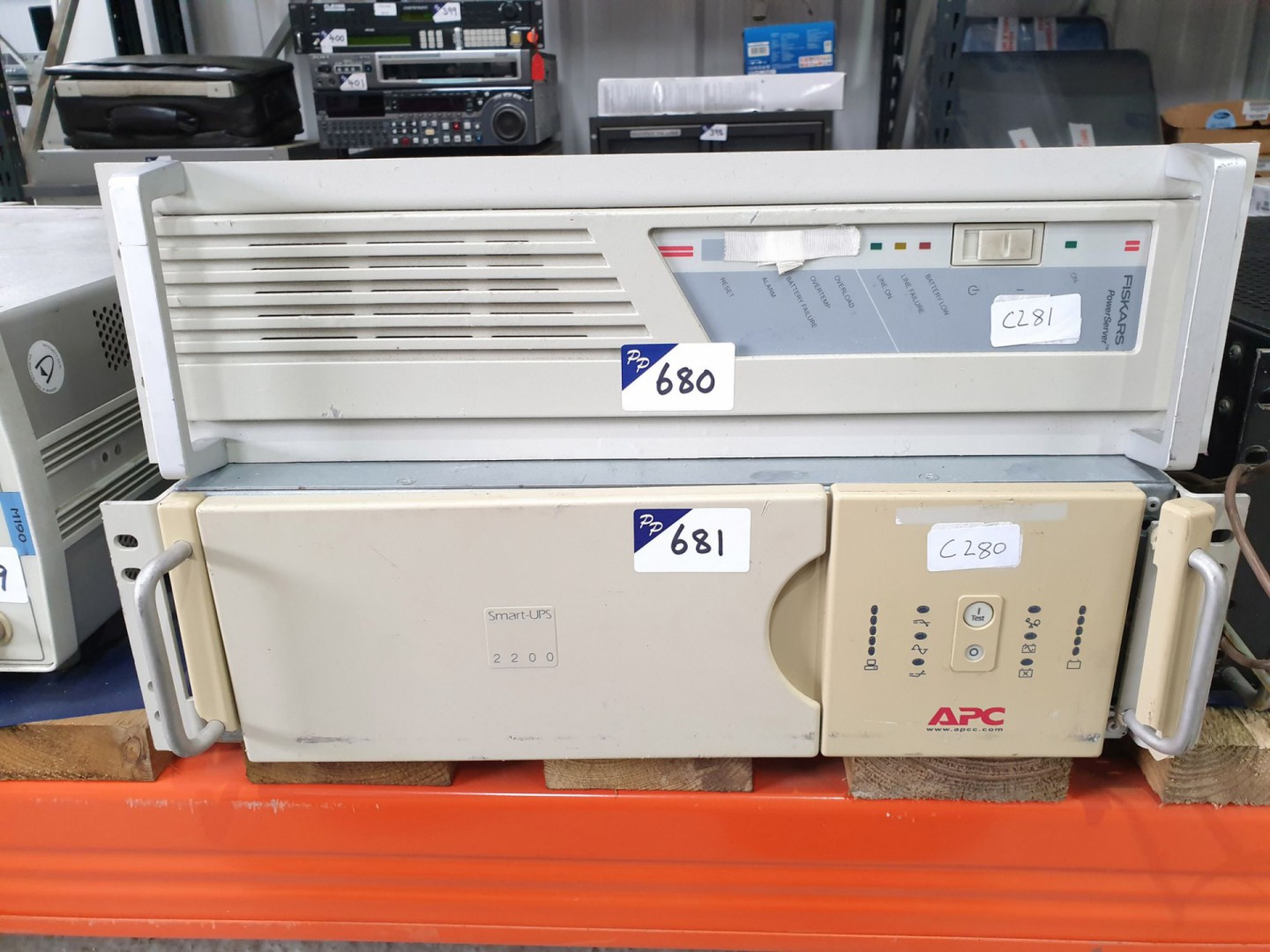 APC Smart UPS2200 UPS (C280)