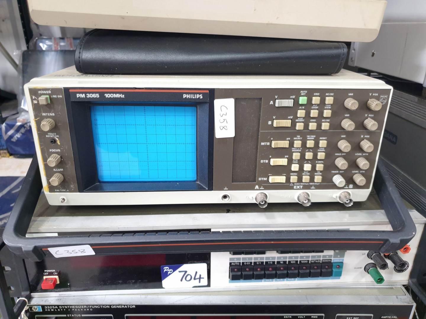Philips PM3065 scope, DT 100MHz with pouch, front...