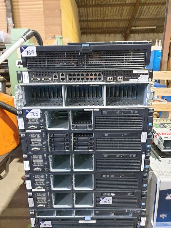 Qty various rack type servers inc: HP Proliant DL3...
