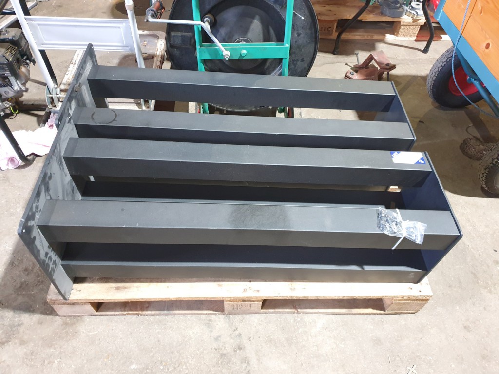 2x Target Audio black metal speaker stands, 1100mm...