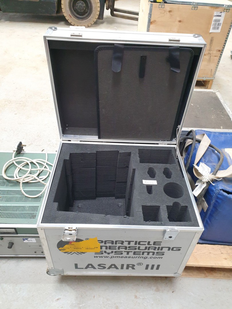 Lasair 111 aluminium flight case with handle & whe...
