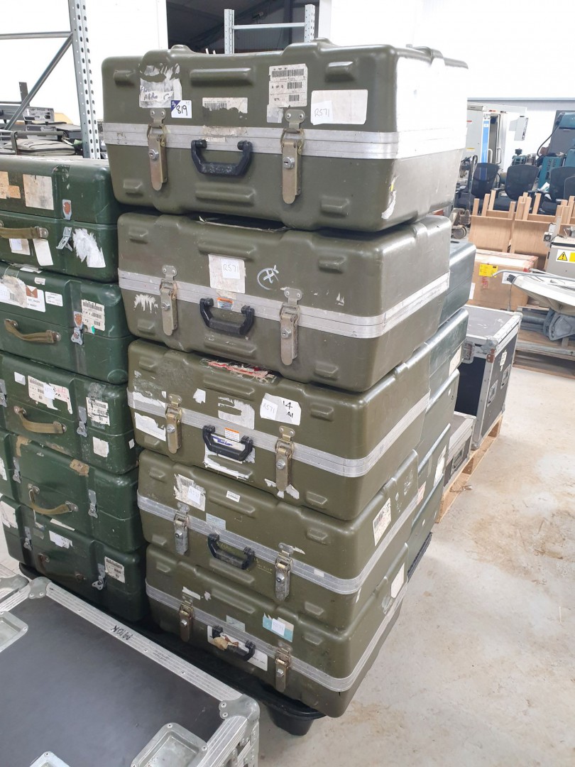 5x Ex-MOD transit cases (R571)