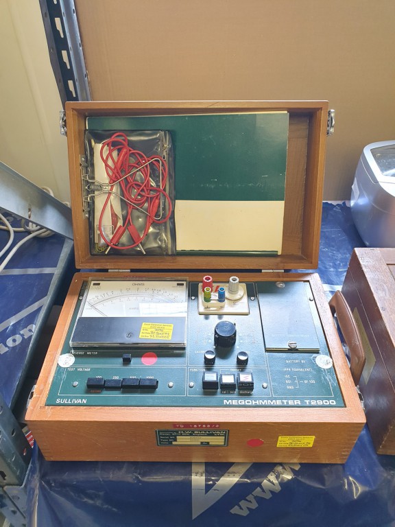 Sullivan T2900 megohmmeter with manual