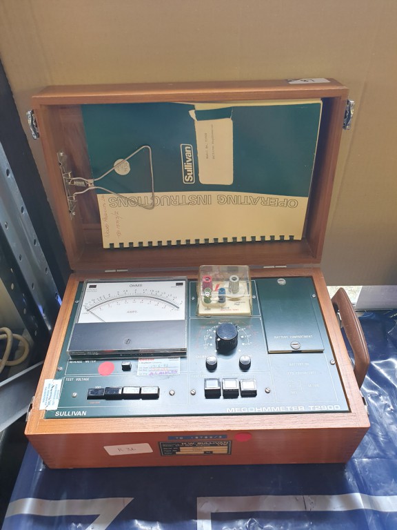 Sullivan T2900 megohmmeter with manual