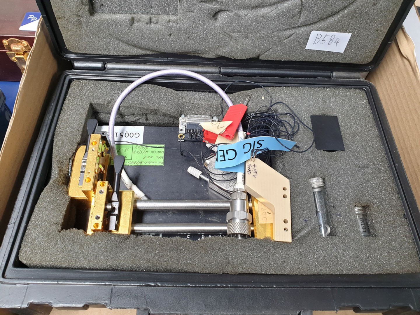 Anritsu 3680-20 universal test fixture for measuri...