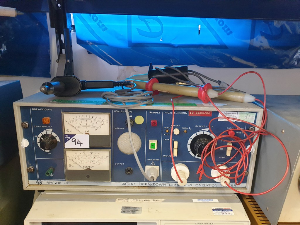 Avo RM 215-L/2 AC/DC breakdown leakage & ionisatio...