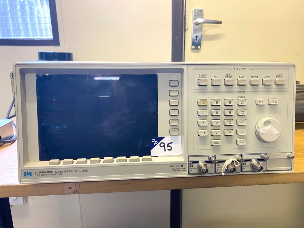 HP 54100D digital scope with 3x 5400 2A input modu...