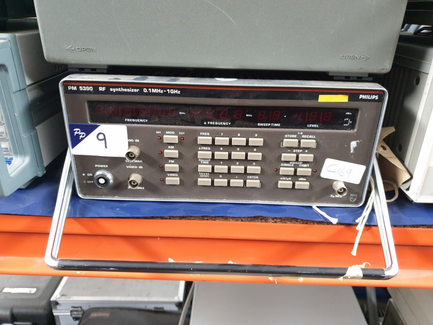 Philips PM5390 RF synthesised signal generator, 0....