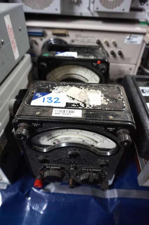 2x Universal Avo meters