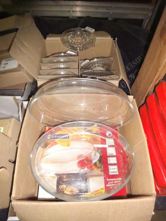 Qty glassware inc: Luminarc oven / microwave cooki...
