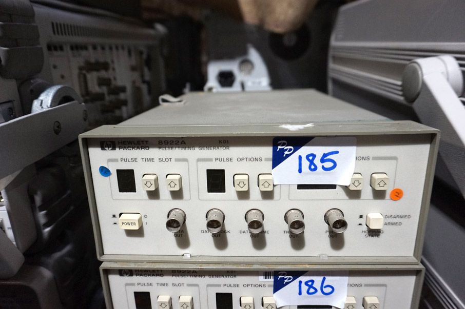 HP 8922A pulse timing generator