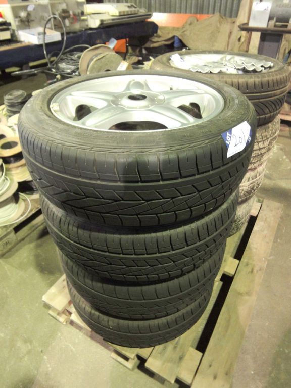 Set of 4 Mini Cooper 16" alloys with 195/55/R16 Go...