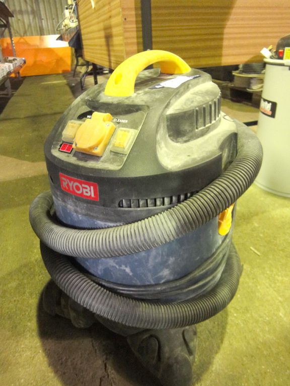 Ryobi portable wet & dry cleaner, 1400W - lot loc...