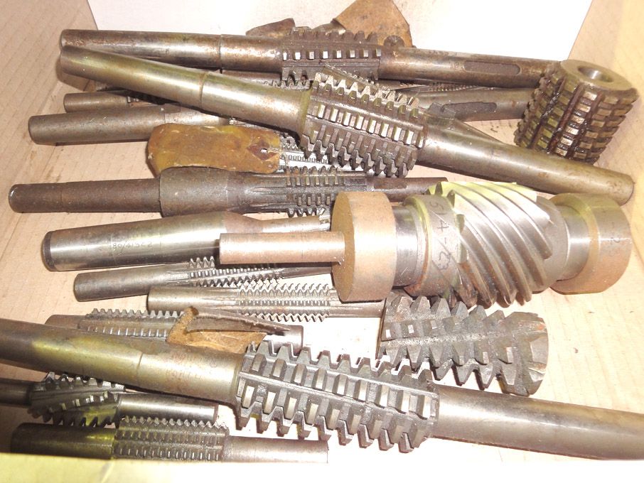 Qty various gear hobs - lot located at: Aunby, Li...