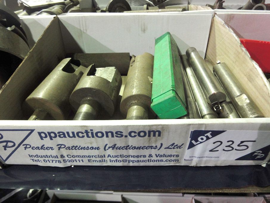 Qty tip boring bars - lot located at: Aunby, Linc...
