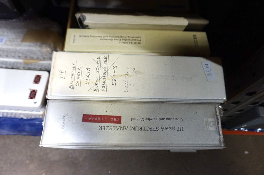 10x Agilent / HP manuals inc: 8560E Cal guide, 811...