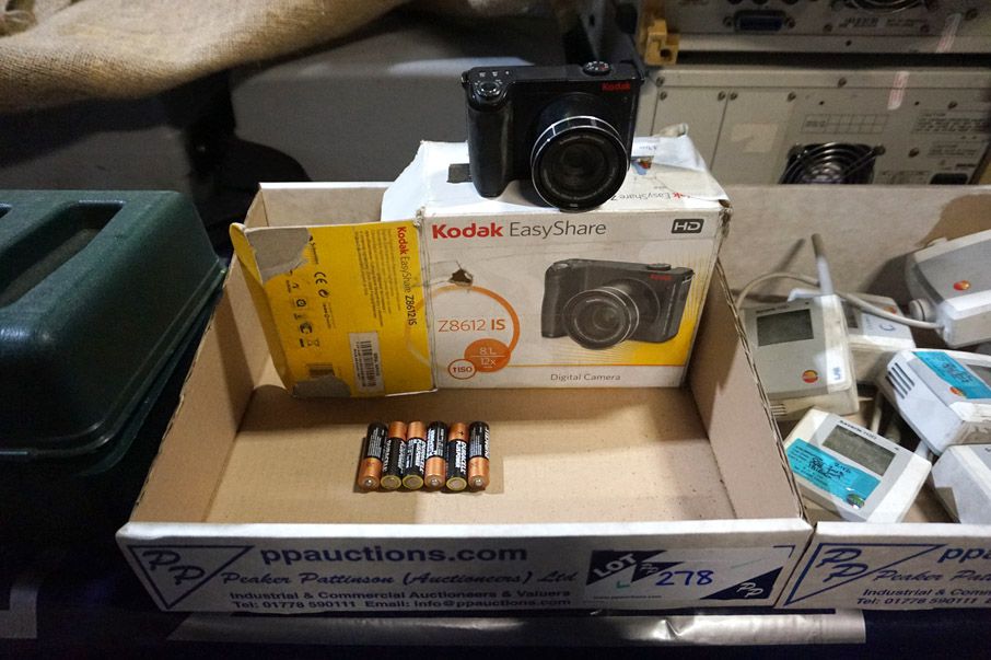Kodak 28612 IS HD digital camera (no charger lead)