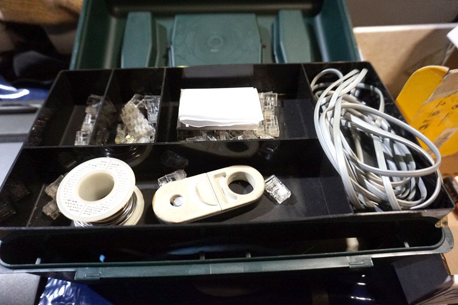 Raaco toolbox inc: 2x Lan-testers, 2x Wavetek CV 2...