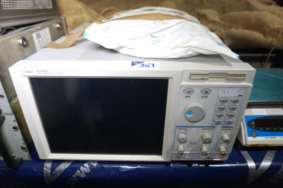Agilent 16702B logic analysis system with 16760A s...