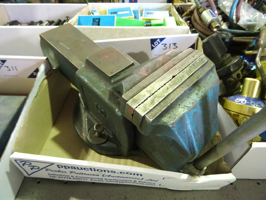150mm bench vice - lot located at: Aunby, Lincol...