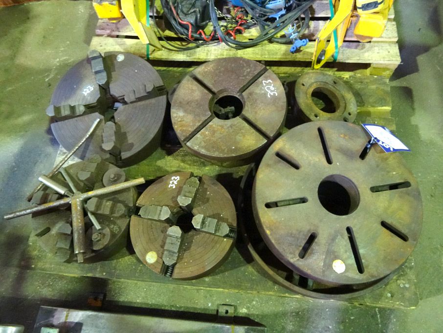 Qty various face plates, chucks etc on pallet - l...