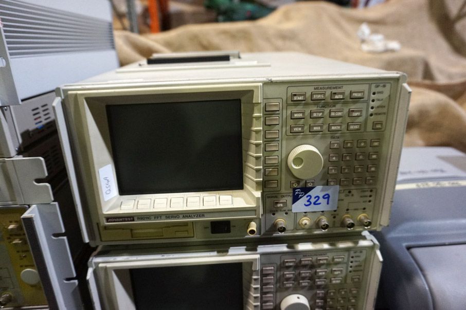 Advantest R211C digital spectrum analyser