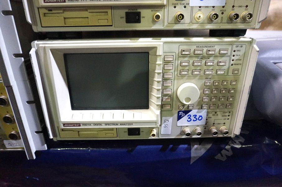 Advantest R211A digital spectrum analyser