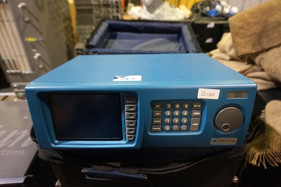 Druck DP1515 pressure controller calibrator in car...