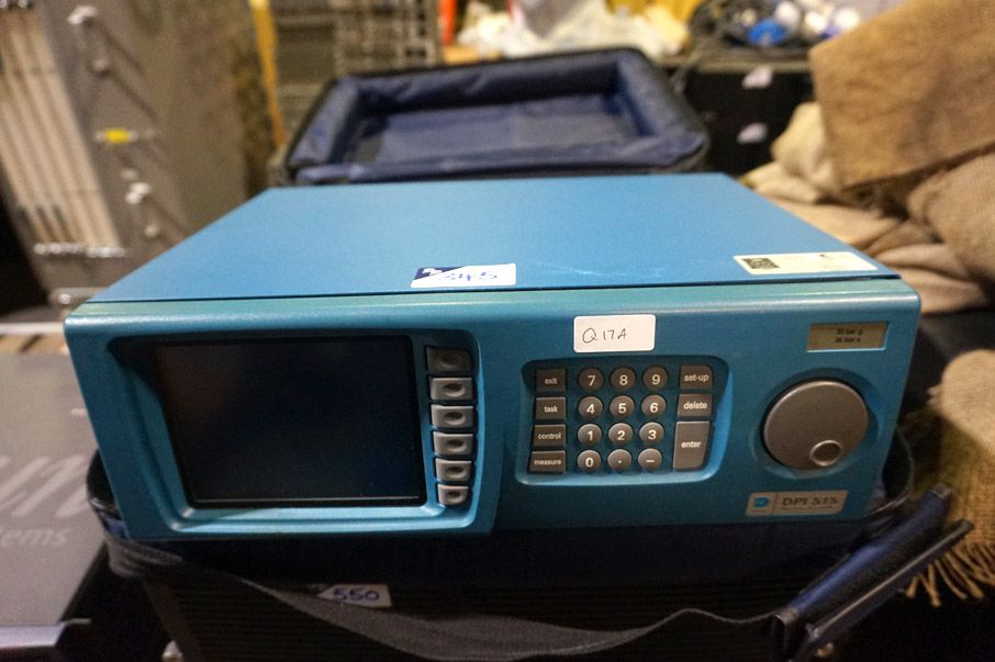 Druck DP1515 pressure controller calibrator in car...