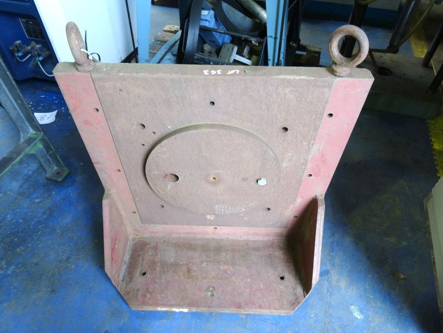 32x29x27" steel angle plate - lot located at: Aun...