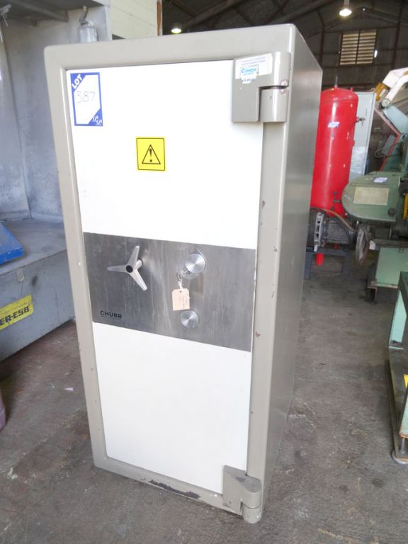 Chubb key type safe with key, 750x770x1630mm - lo...