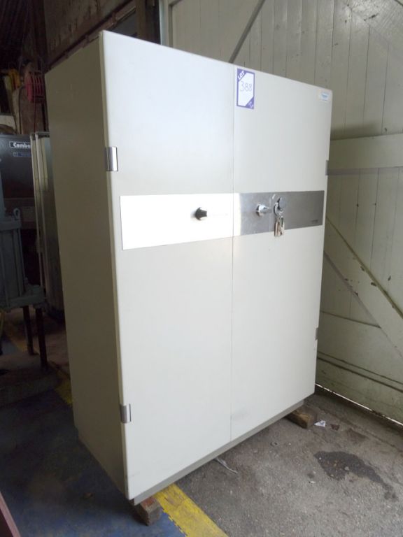 Chubb key type fire safe with key, 1310x660x1850mm...