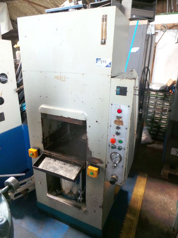Hydraulic 120T press, 300bar max pressure, 4kW mot...