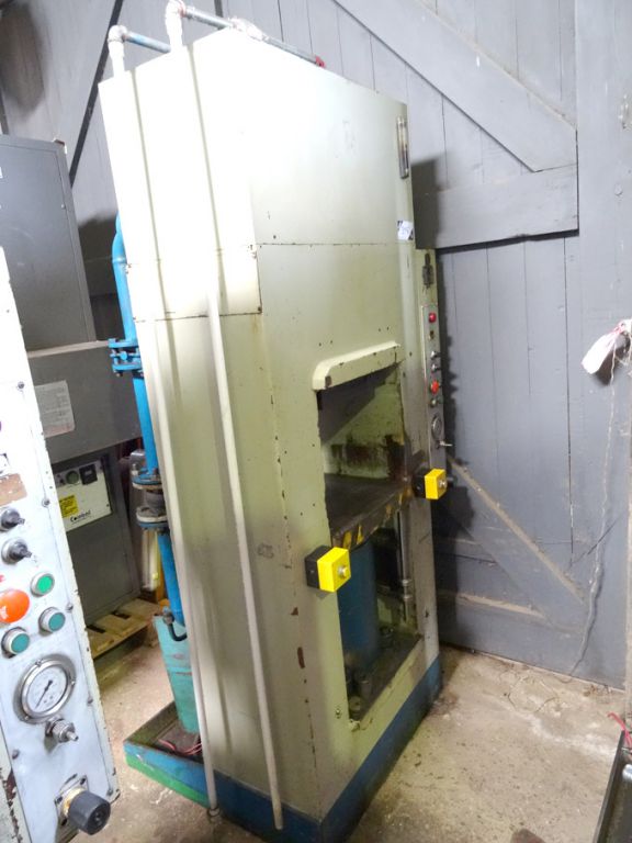 Hydraulic 120T press, 300bar max pressure, 4kW mot...