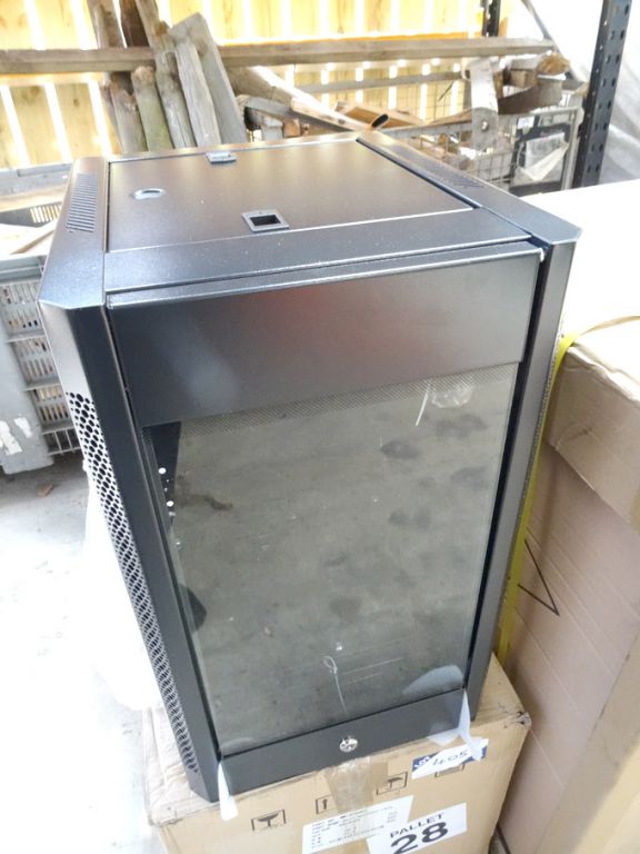 WM-6406BK wall mounted rack server cabinet, 630x48...