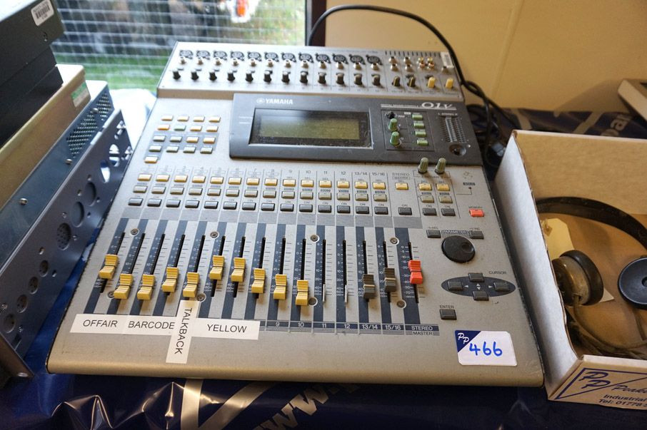 Yamaha 01V digital mixing console, 16 channel