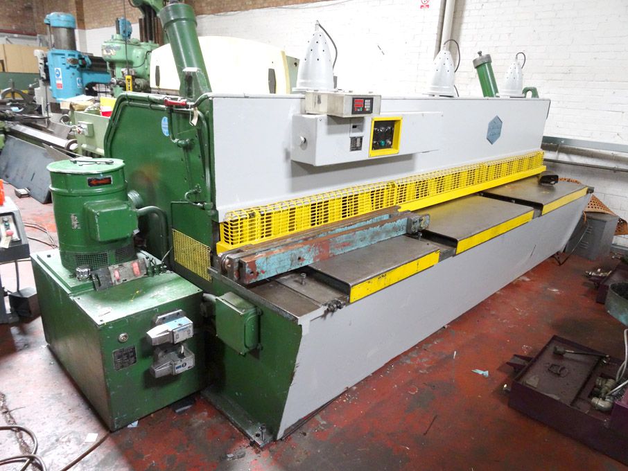 Hammerle hydraulic guillotine, 3650mm x 6mm cap, b...