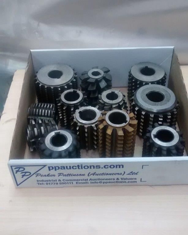 Qty various gear cutting hobs in box - lot locate...