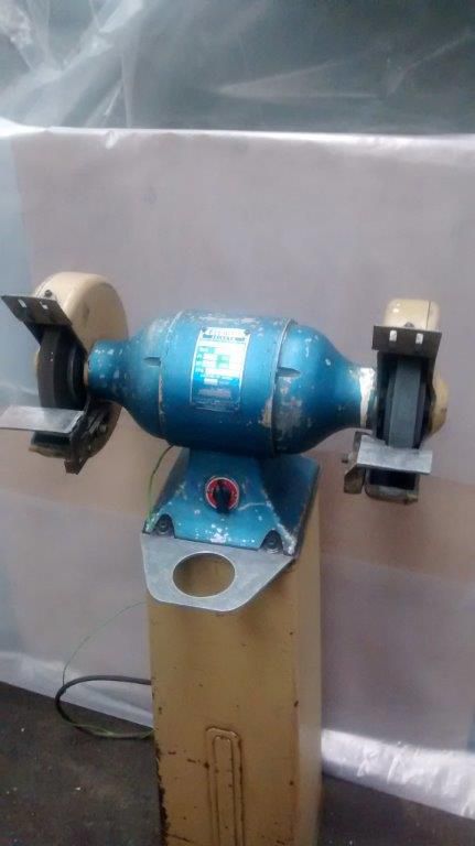 Elliot pedestal grinder 8" dia wheels, 400v - lot...