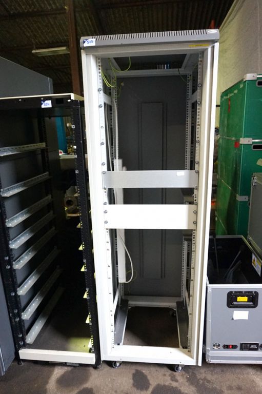 Single 19" rack / cabinet with power cables, 600x1...